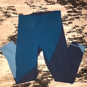 Lululemon size 8 leggings in blue